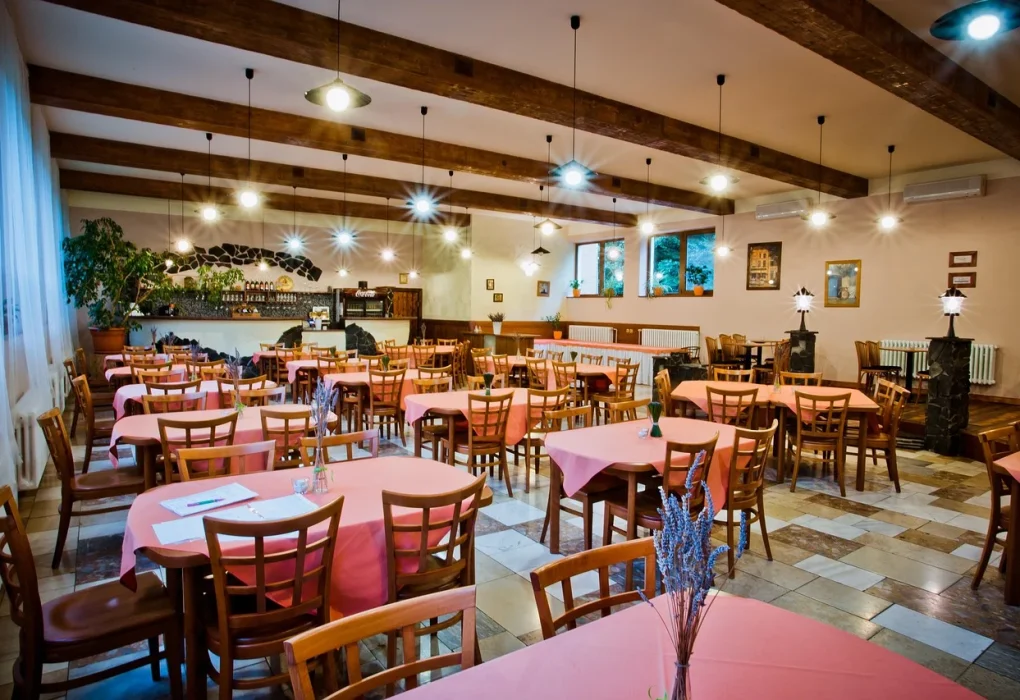 Criza forței de muncă în turism: De ce hotelurile și restaurantele se confruntă cu lipsa personalului?