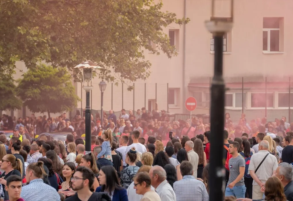 De ce suntem atrași de persoane care ne seamănă? Explicații psihologice ale atracției