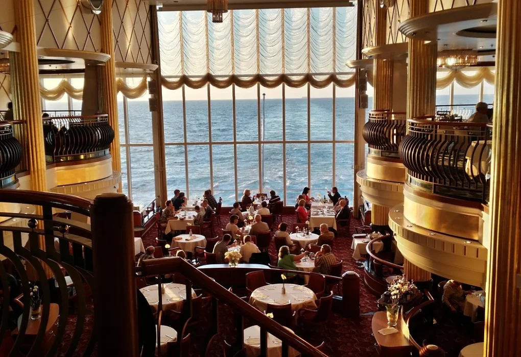 Ghidul complet al croazierelor: Cum să alegi ruta perfectă și ce să aștepți la bord